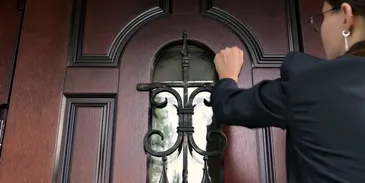 rs=w_365,h_183,cg_true Traveling notary delivering door-to-door notarization services in Florida